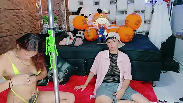 Snapshot of Twindesires chatting on October 29, 2025, 5:25 pm Twindesires online show from October 29, 2025, 5:25 pm