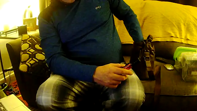 Snapshot of Bearchaser2025 chatting on November 21, 2025, 6:23 am Bearchaser2025 online show from November 21, 2025, 6:23 am