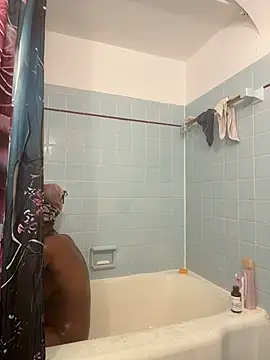 Snapshot of oceanmotion762 chatting on October 28, 2025, 4:05 am oceanmotion762 online show from October 28, 2025, 4:05 am