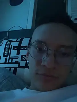 Snapshot of Johan_sb chatting on November 4, 2025, 6:01 am Johan sb online show from November 4, 2025, 6:01 am