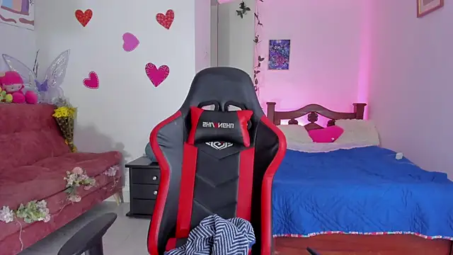 SophieLAmour online show from September 22, 2025, 10:34 pm