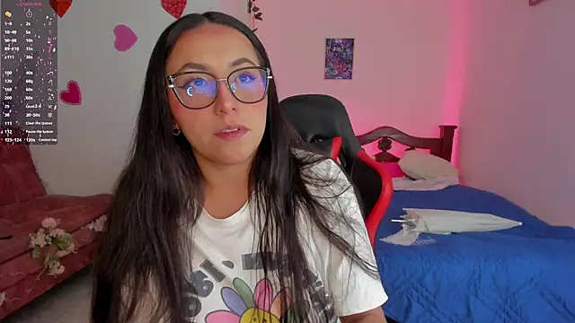 SophieLAmour online show from October 4, 2025, 11:58 pm