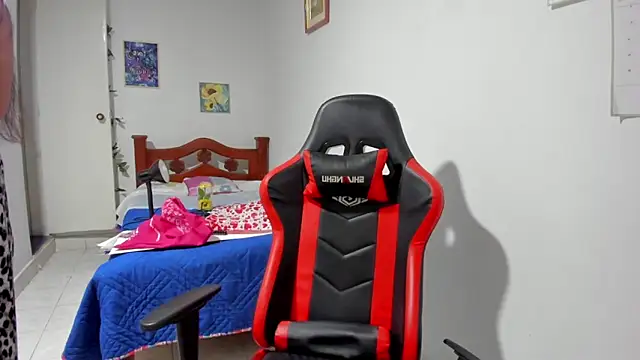 SophieLAmour online show from November 6, 2025, 2:34 am