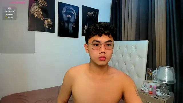 Snapshot of JuliuswildCock chatting on October 9, 2025, 5:55 pm JuliuswildCock online show from October 9, 2025, 5:55 pm