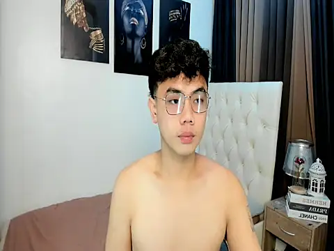 Snapshot of JuliuswildCock chatting on October 14, 2025, 5:25 pm JuliuswildCock online show from October 14, 2025, 5:25 pm