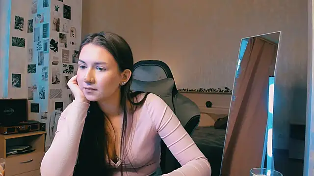 Snapshot of raviolly046 chatting on October 14, 2025, 12:28 pm raviolly046 online show from October 14, 2025, 12:28 pm