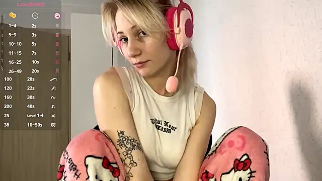 KandaceMassanelli online show from October 24, 2025, 7:49 am