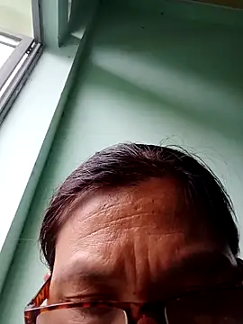 Snapshot of bella-bae chatting on September 27, 2025, 1:21 am bella-bae online show from September 27, 2025, 1:21 am