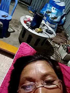 Snapshot of bella-bae chatting on October 1, 2025, 11:05 am bella-bae online show from October 1, 2025, 11:05 am