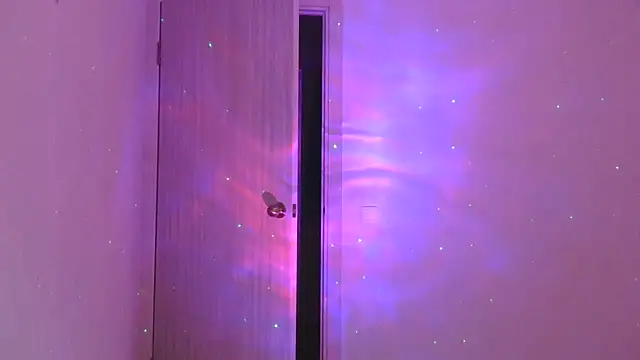 Snapshot of Omivelle chatting on November 10, 2025, 8:19 pm Omivelle online show from November 10, 2025, 8:19 pm