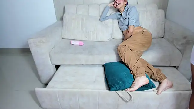 Snapshot of skygirls_ chatting on October 19, 2025, 4:35 am skygirls online show from October 19, 2025, 4:35 am