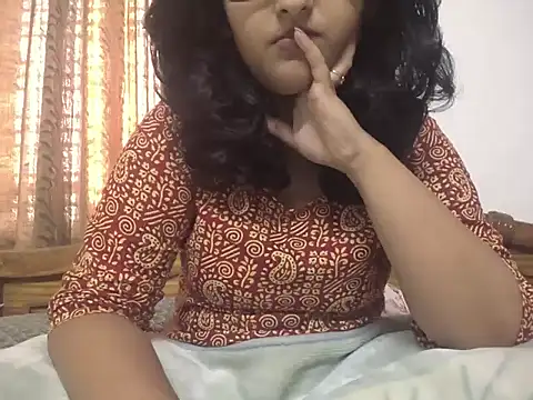 Snapshot of reena_12 chatting on November 3, 2025, 10:05 am reena 12 online show from November 3, 2025, 10:05 am