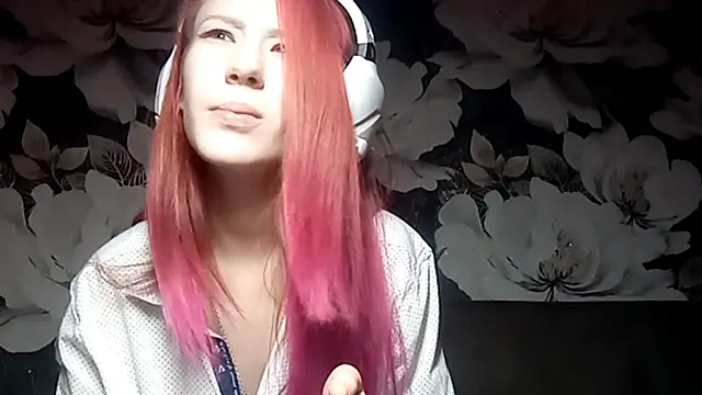 LiaCusson online show from October 23, 2025, 5:44 pm