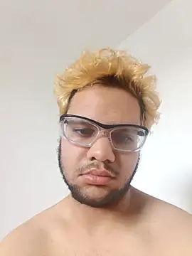 Snapshot of James55pp chatting on November 1, 2025, 3:25 pm James55pp online show from November 1, 2025, 3:25 pm