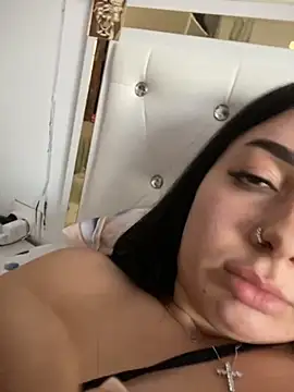 Snapshot of Romina6 chatting on October 21, 2025, 11:44 am Romina6 online show from October 21, 2025, 11:44 am