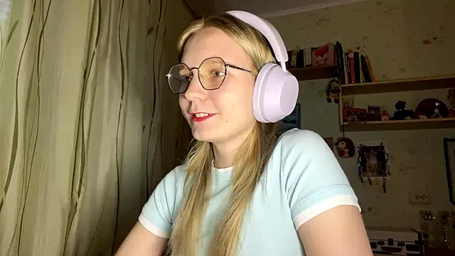 Snapshot of xX_Looola_Xx chatting on September 27, 2025, 2:33 pm xX Looola Xx online show from September 27, 2025, 2:33 pm