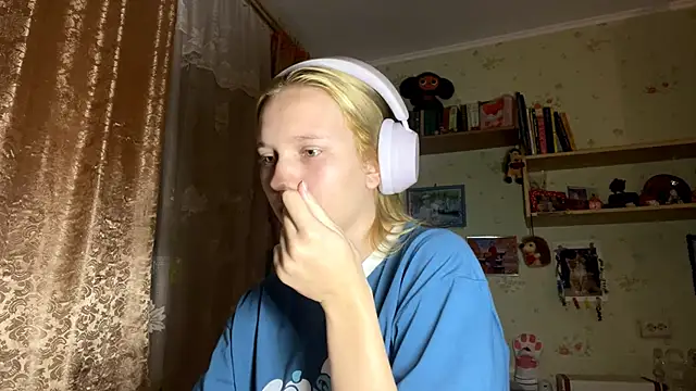 Snapshot of xX_Looola_Xx chatting on October 3, 2025, 4:04 pm xX Looola Xx online show from October 3, 2025, 4:04 pm