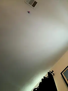 Snapshot of itsthecatchh chatting on October 19, 2025, 9:04 pm itsthecatchh online show from October 19, 2025, 9:04 pm