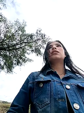 vanesa reyes 21 online show from October 3, 2025, 6:49 pm