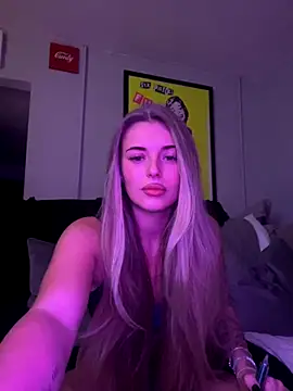 Snapshot of EllieEllxx chatting on October 2, 2025, 8:16 pm EllieEllxx online show from October 2, 2025, 8:16 pm