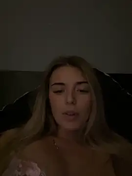 Snapshot of EllieEllxx chatting on October 4, 2025, 6:50 pm EllieEllxx online show from October 4, 2025, 6:50 pm