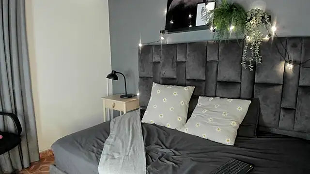 Snapshot of Julietasweett__ chatting on October 27, 2025, 7:40 pm Julietasweett   online show from October 27, 2025, 7:40 pm