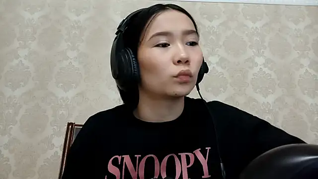 Snapshot of YukiShaapan chatting on October 19, 2025, 10:16 am YukiShaapan online show from October 19, 2025, 10:16 am