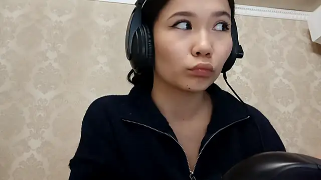 Snapshot of YukiShaapan chatting on October 30, 2025, 6:08 pm YukiShaapan online show from October 30, 2025, 6:08 pm