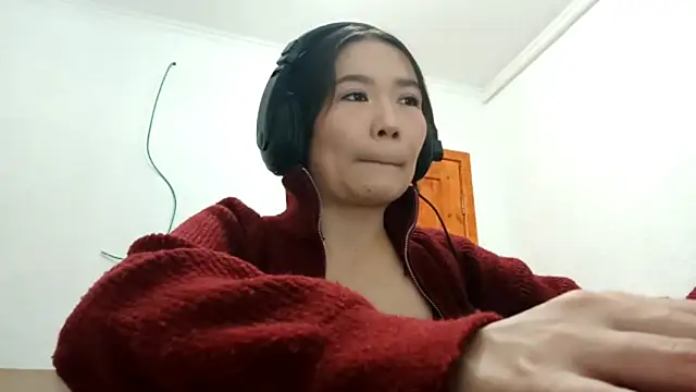 Snapshot of YukiShaapan chatting on November 4, 2025, 6:29 pm YukiShaapan online show from November 4, 2025, 6:29 pm