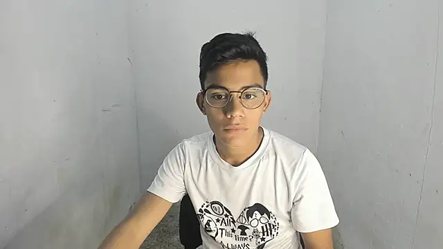 Snapshot of Deivi_colins_23 chatting on October 25, 2025, 11:54 pm Deivi colins 23 online show from October 25, 2025, 11:54 pm