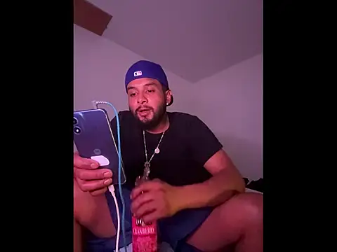 Snapshot of UrfavDilf69 chatting on November 12, 2025, 6:25 am UrfavDilf69 online show from November 12, 2025, 6:25 am