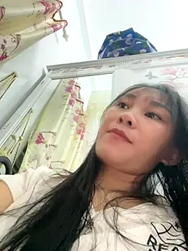 Snapshot of Ami-mi00 chatting on October 15, 2025, 1:55 pm Ami-mi00 online show from October 15, 2025, 1:55 pm