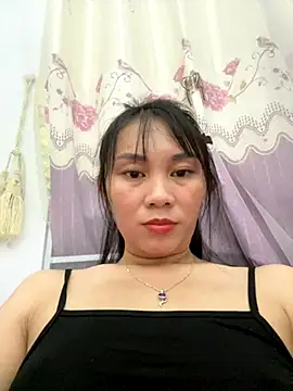 Snapshot of Ami-mi00 chatting on October 22, 2025, 5:24 pm Ami-mi00 online show from October 22, 2025, 5:24 pm