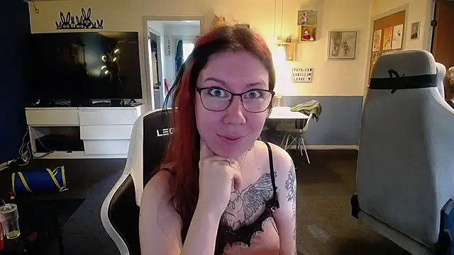 Snapshot of TattooedGirls chatting on October 31, 2025, 10:49 am TattooedGirls online show from October 31, 2025, 10:49 am