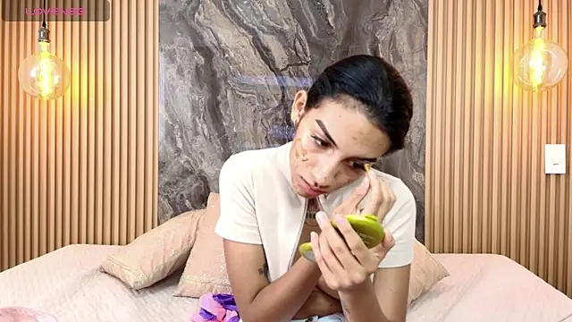 Snapshot of Samara_Smith04 chatting on October 15, 2025, 8:20 pm Samara Smith04 online show from October 15, 2025, 8:20 pm