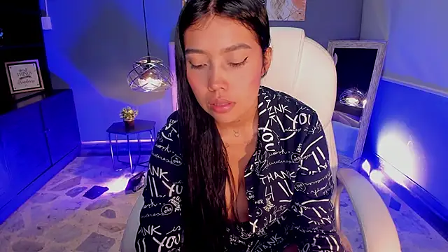 Juliieta Evans online show from October 18, 2025, 8:31 pm