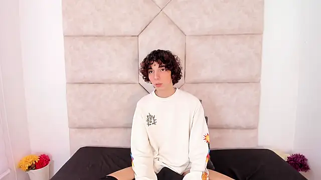 Snapshot of Scaarlett_22_ chatting on October 10, 2025, 7:13 pm Scaarlett 22  online show from October 10, 2025, 7:13 pm