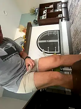 Snapshot of daddyshark83 chatting on November 4, 2025, 3:22 pm daddyshark83 online show from November 4, 2025, 3:22 pm