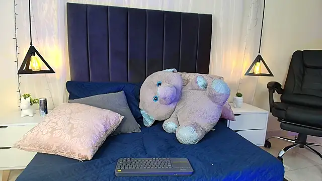 Snapshot of Rubyvixxen_ chatting on October 4, 2025, 3:15 am Rubyvixxen  online show from October 4, 2025, 3:15 am