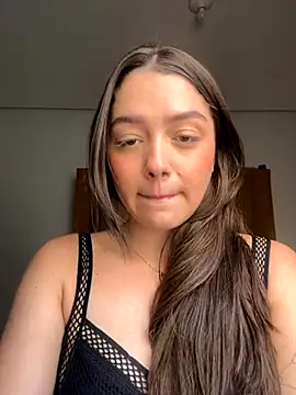 Snapshot of luiza_barcelos chatting on October 8, 2025, 12:25 pm luiza barcelos online show from October 8, 2025, 12:25 pm