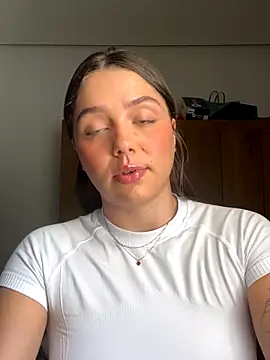 Snapshot of luiza_barcelos chatting on October 28, 2025, 6:10 pm luiza barcelos online show from October 28, 2025, 6:10 pm