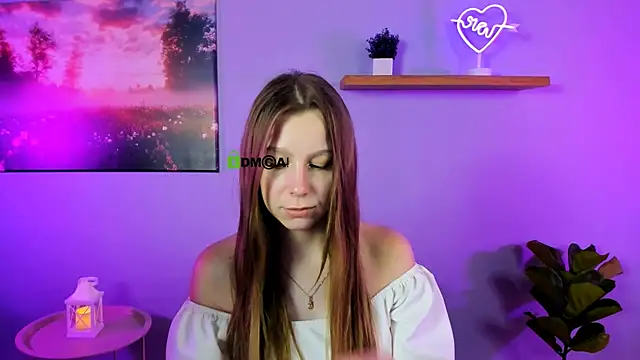 Snapshot of esme_moore_ chatting on October 7, 2025, 9:39 am esme moore  online show from October 7, 2025, 9:39 am