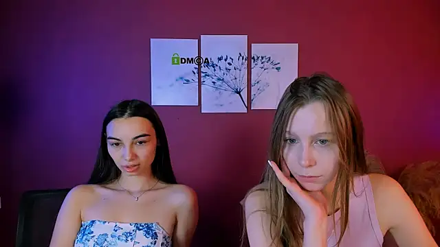 Snapshot of esme_moore_ chatting on October 28, 2025, 9:35 am esme moore  online show from October 28, 2025, 9:35 am
