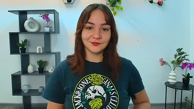 Snapshot of OliviaMontgommery chatting on October 9, 2025, 5:16 am OliviaMontgommery online show from October 9, 2025, 5:16 am