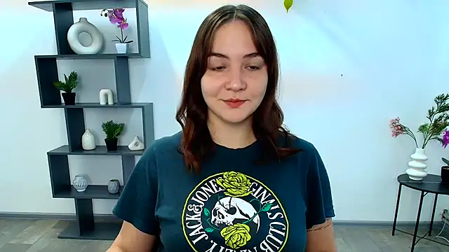 Snapshot of OliviaMontgommery chatting on October 21, 2025, 5:08 am OliviaMontgommery online show from October 21, 2025, 5:08 am