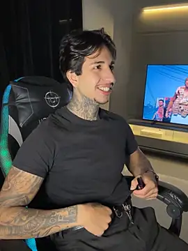 Snapshot of RealGdiass chatting on October 4, 2025, 3:48 am RealGdiass online show from October 4, 2025, 3:48 am