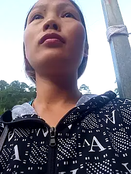 Snapshot of hanghuong chatting on October 11, 2025, 11:58 pm hanghuong online show from October 11, 2025, 11:58 pm