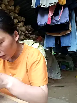 Snapshot of hanghuong chatting on October 14, 2025, 6:47 am hanghuong online show from October 14, 2025, 6:47 am