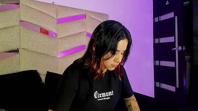 Nixielee  online show from October 23, 2025, 7:12 pm