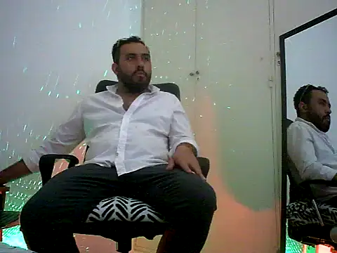 Snapshot of Domfetishx chatting on October 22, 2025, 4:35 am Domfetishx online show from October 22, 2025, 4:35 am